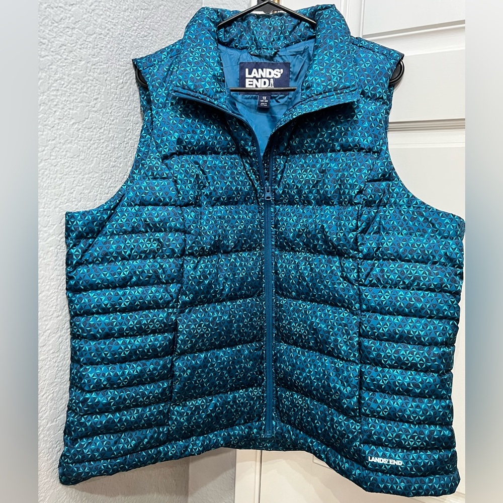Lands End NWOT gorgeous puffer vest